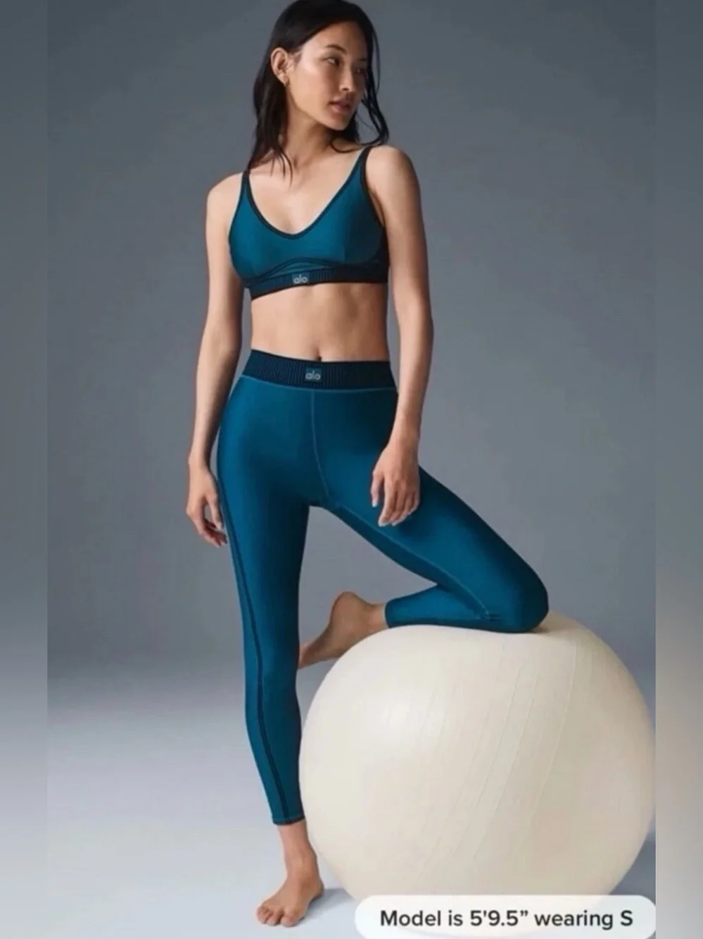ALO Yoga Airlift Line Up Bra in Eclipse